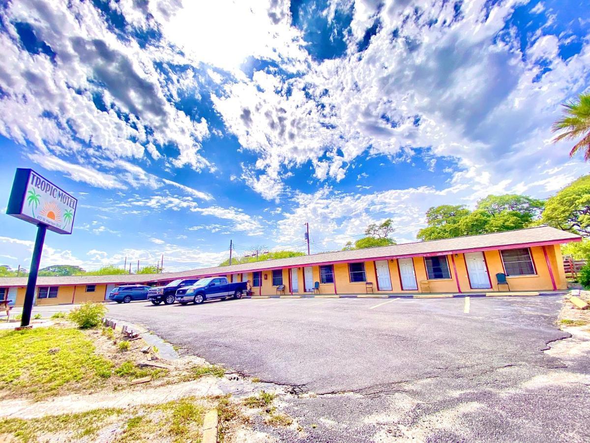 Tropic Motel Aransas Pass Buitenkant foto