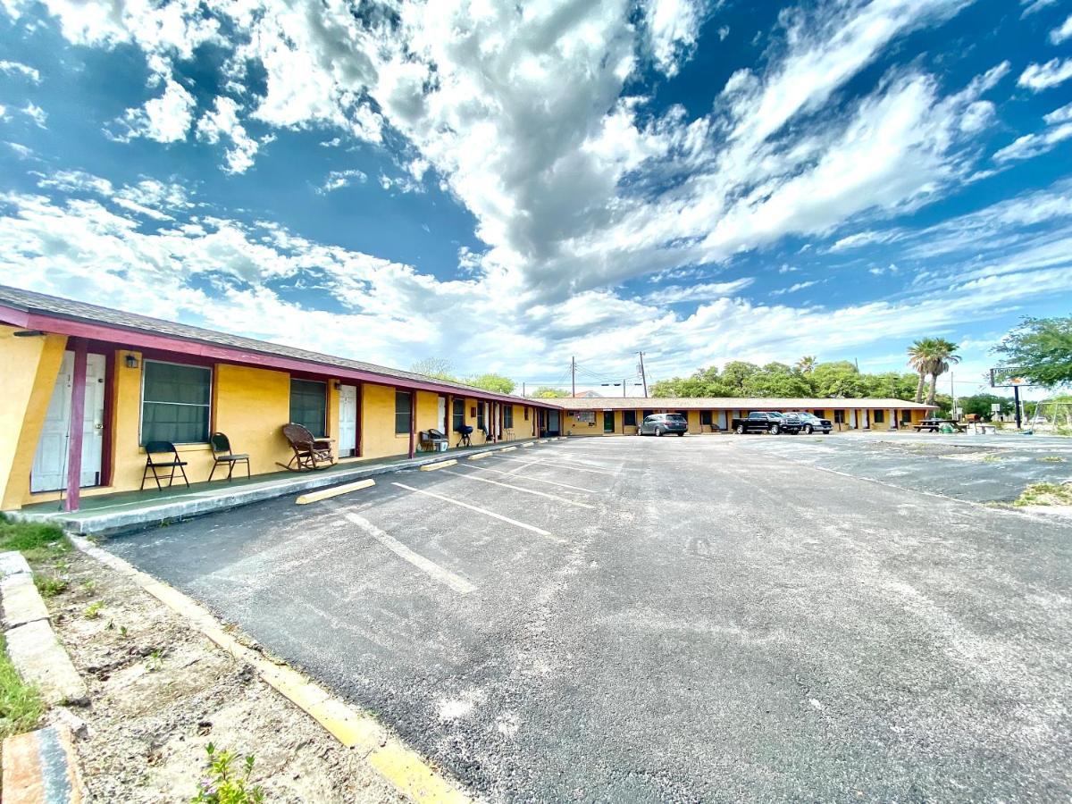 Tropic Motel Aransas Pass Buitenkant foto
