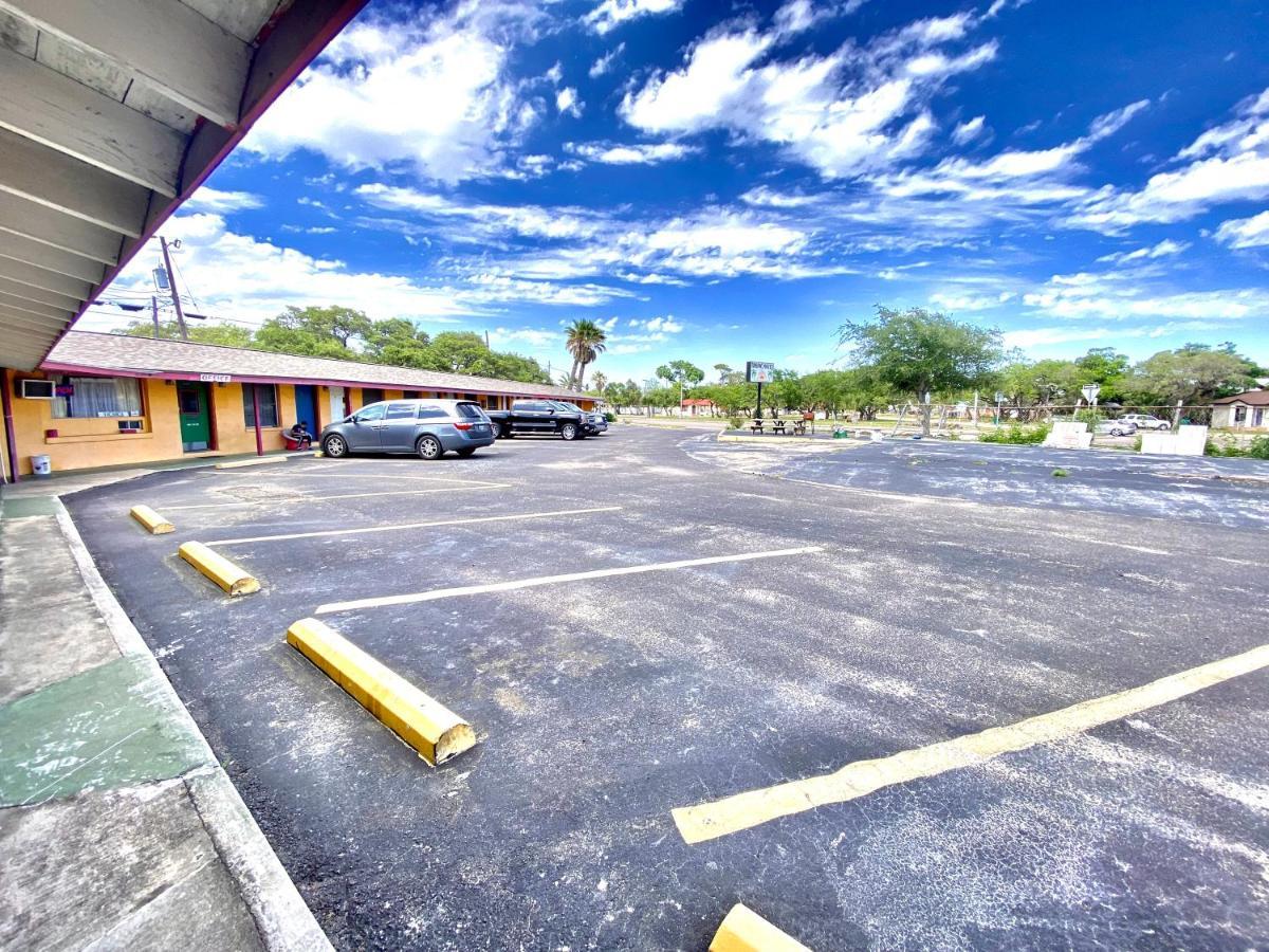 Tropic Motel Aransas Pass Buitenkant foto