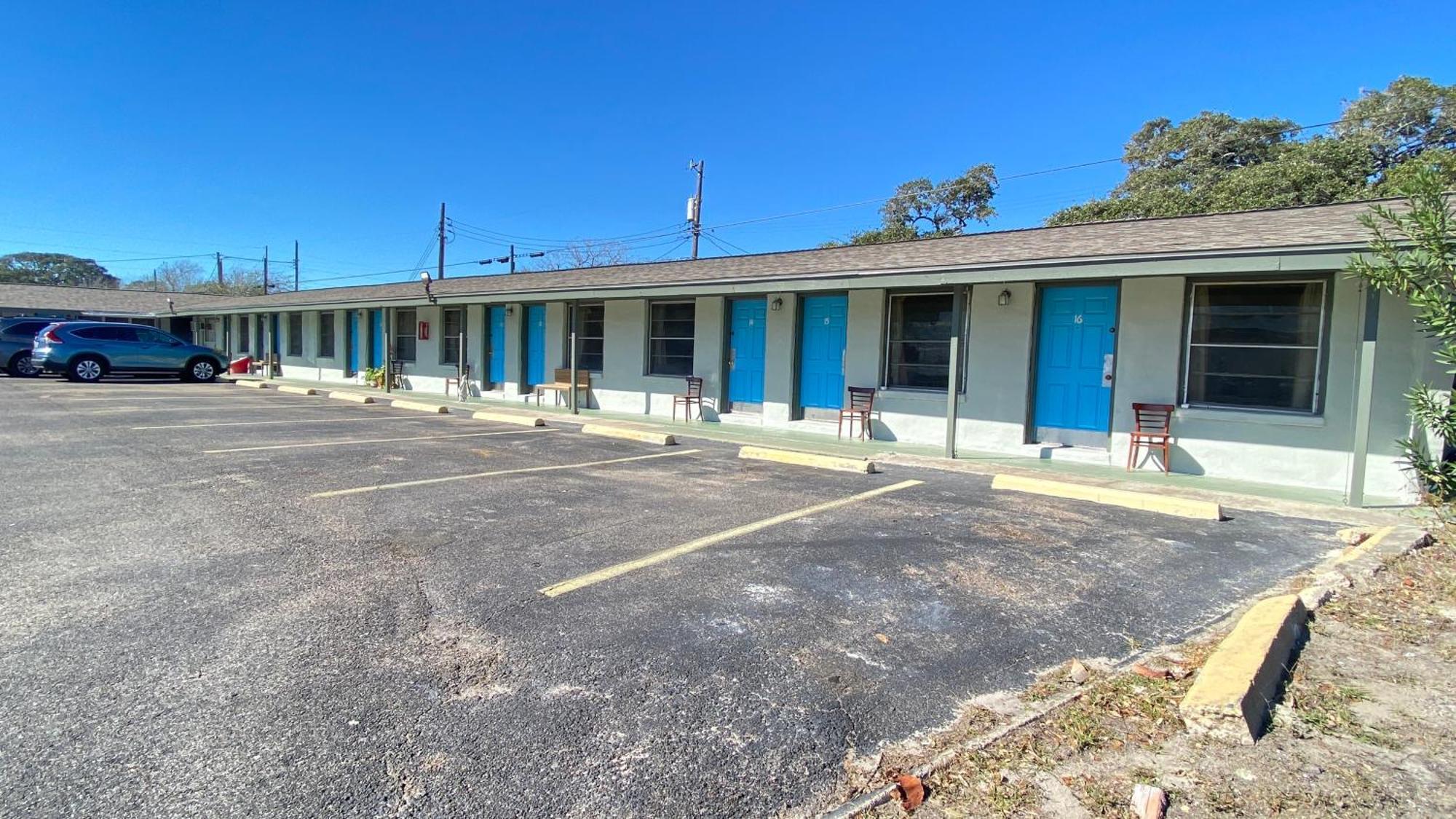 Tropic Motel Aransas Pass Buitenkant foto