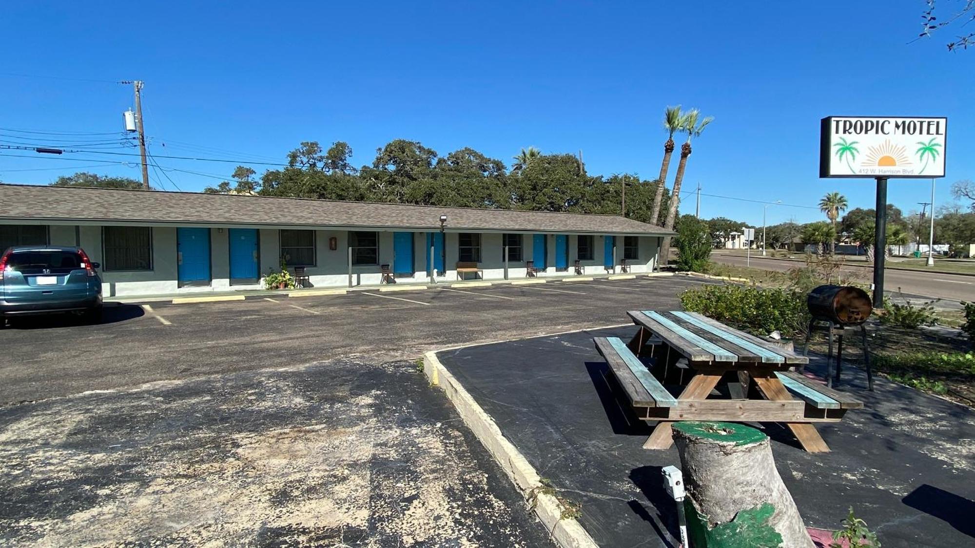 Tropic Motel Aransas Pass Buitenkant foto