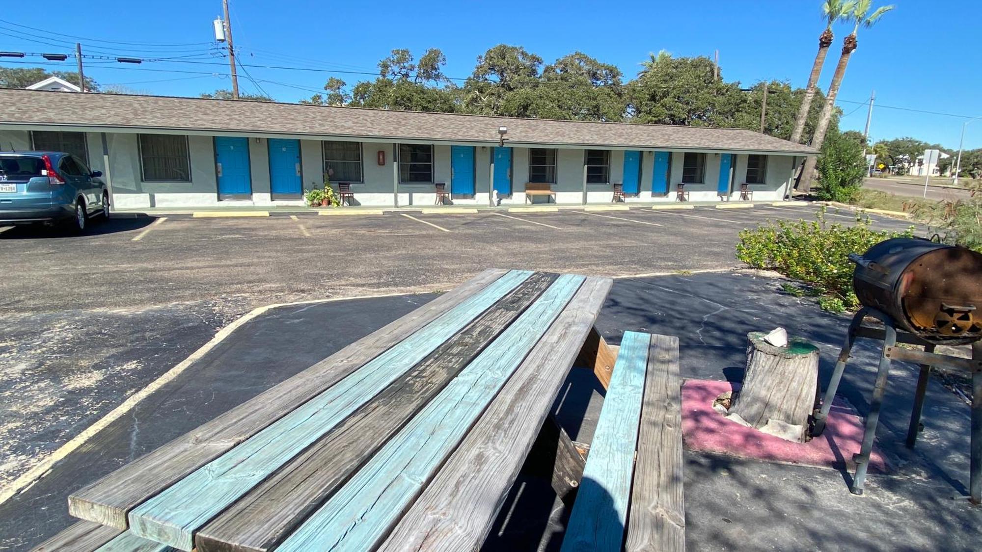 Tropic Motel Aransas Pass Buitenkant foto